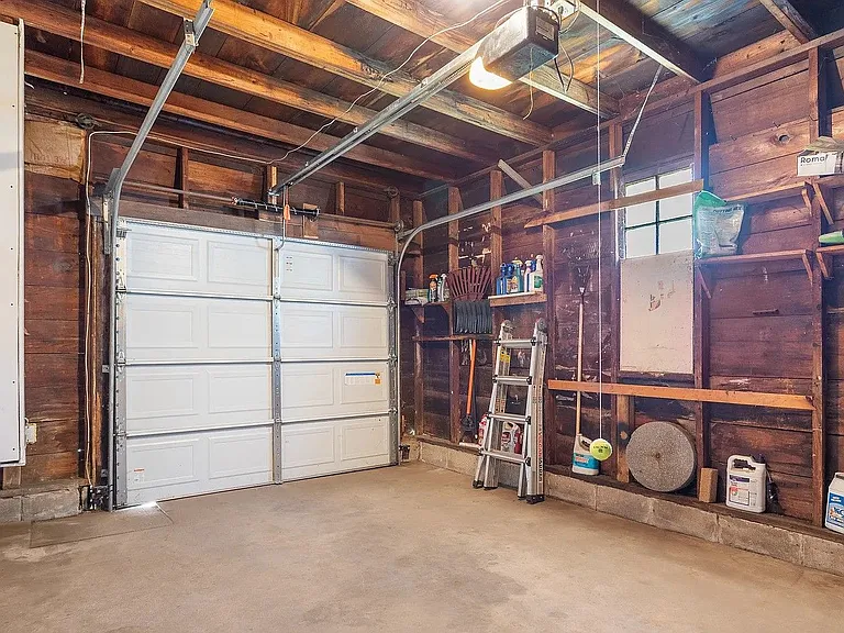 408 Van Raalte Ave — Photo 19