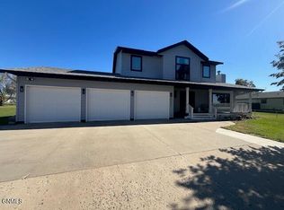 2027 5th Ave SW, Jamestown, ND 58401