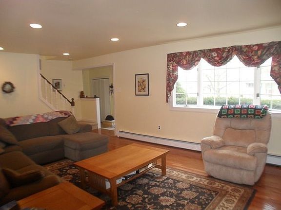 Natural Sunlight Throughout!