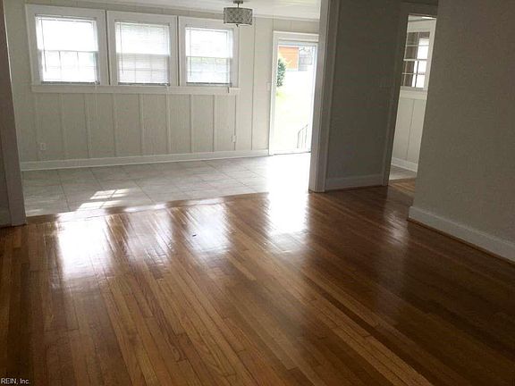 5th image of 236 Bay Colony Dr