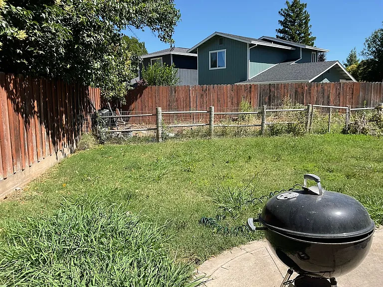 1068 Lupin Ave — Photo 32