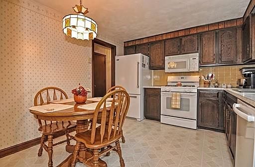 4th image of 775 1/2 Neponset St