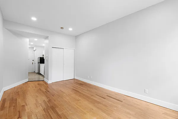 Rented by Mossanen Group | media 11