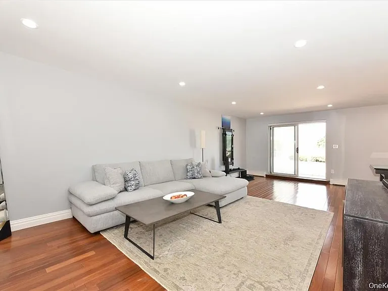 320 E Shore Rd #2A — Photo 7