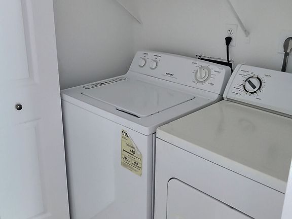 3rd image of 608 Gardens Dr