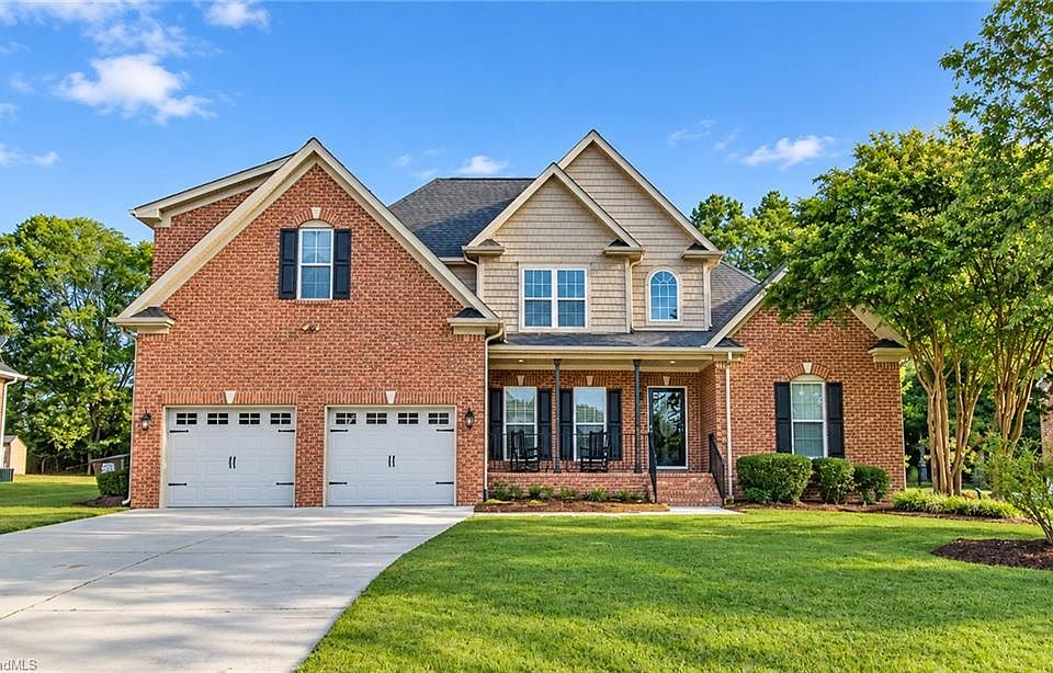 1st image of 192 Loganberry Ct