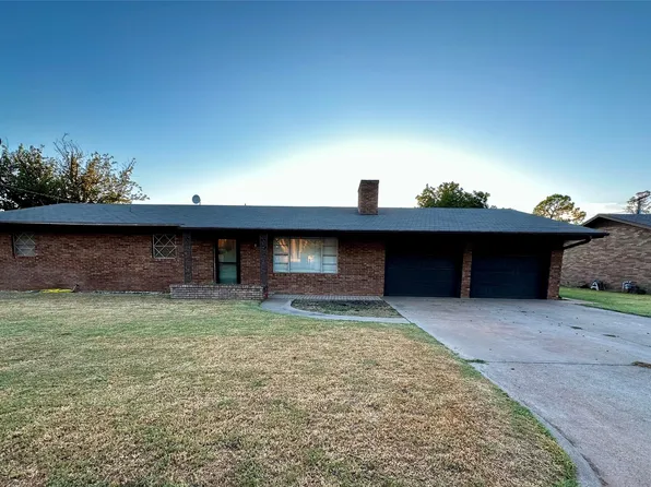 1207 N Lawn St, Seymour, TX 76380
