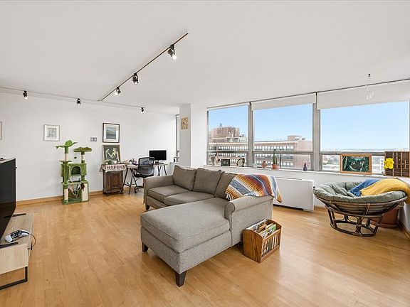 4th image of 5701 N Sheridan Rd APT 12B