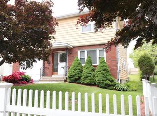 16 Sheephill Rd, Riverside, CT 06878