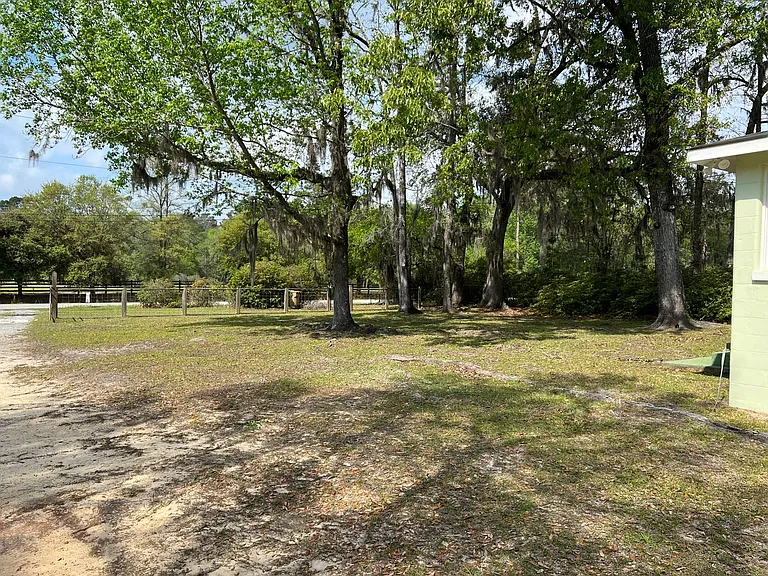 1835 Hodgeville Rd — Photo 5
