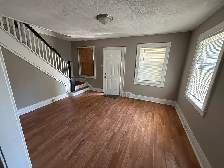 467 Omar St — Photo 10