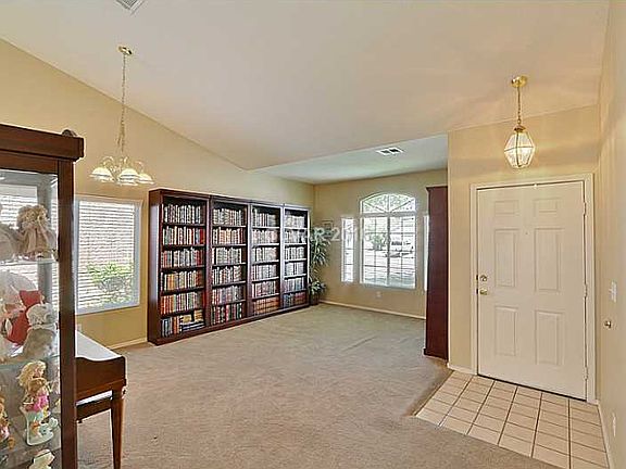 5th image of 2517 Old Town Dr