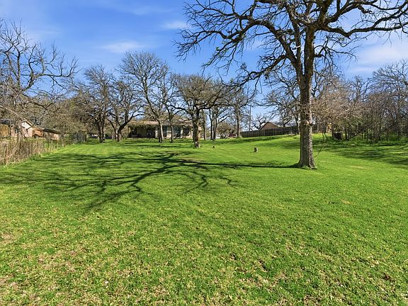 5th image of 2111 Dorothy Ln