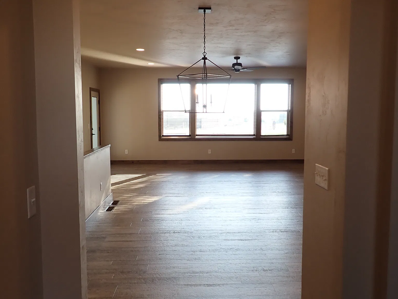 4 bed, 1641 sqft, $2,750 — Photo 2