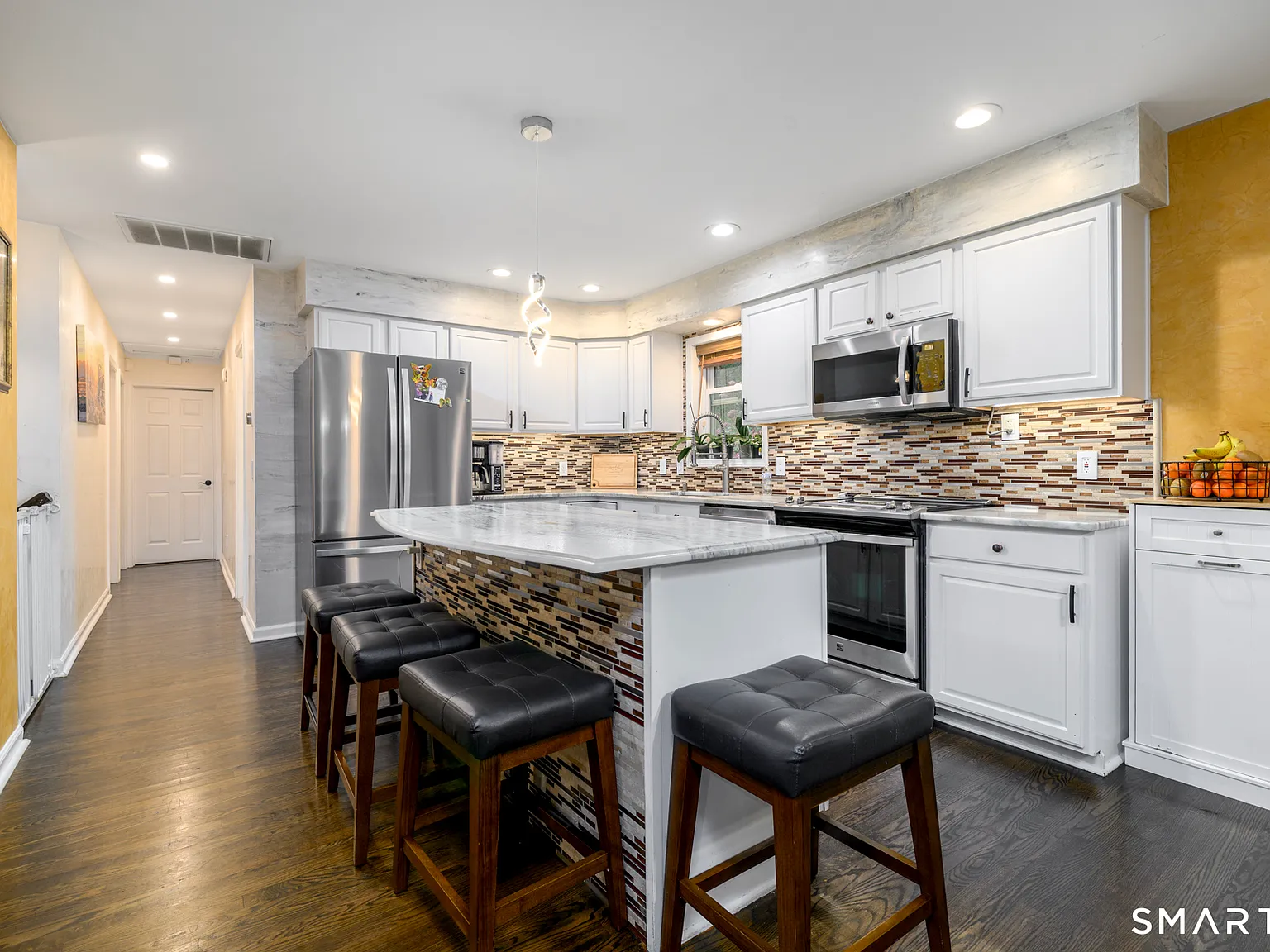 3 bed, 3.0 bath, 1912 sqft, $4,200 — Photo 3