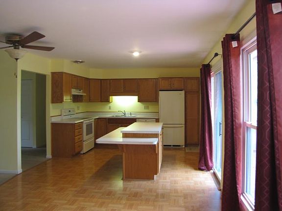 4th image of 1649 Parkway Dr