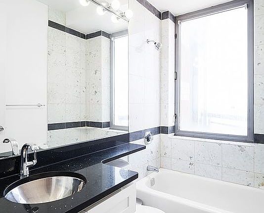 4th image of 500 W 43rd St