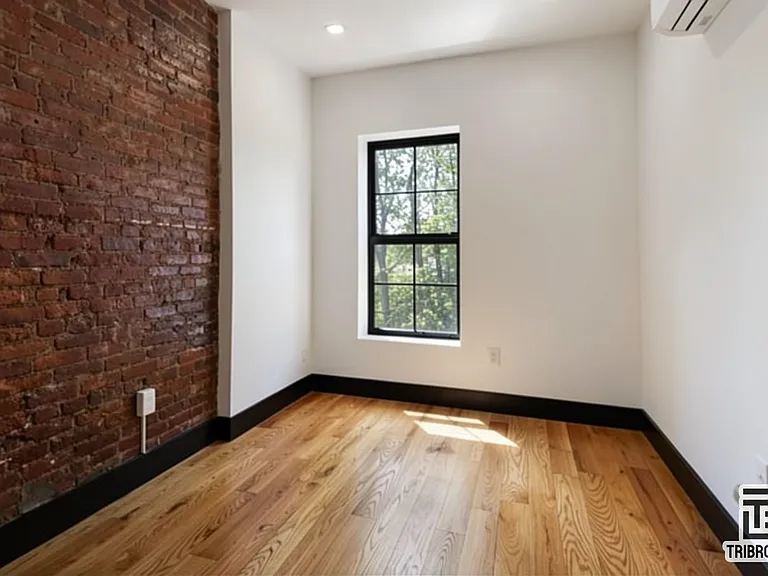758 Putnam Ave #4 — Photo 4