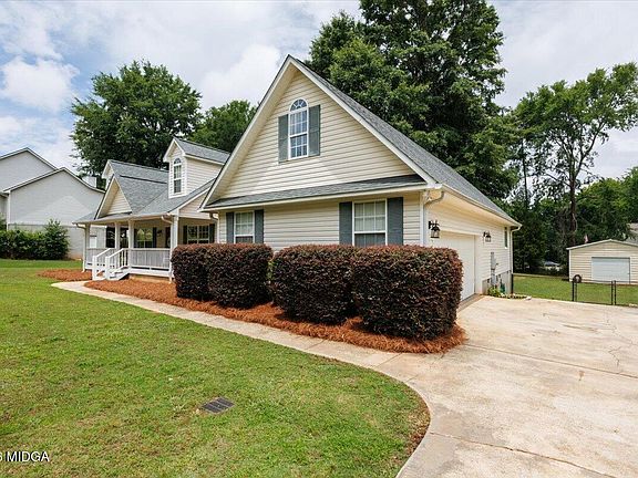 4th image of 557 Aarons Cir