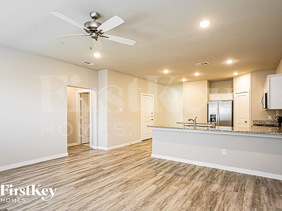 4th image of 604 Sophia Way
