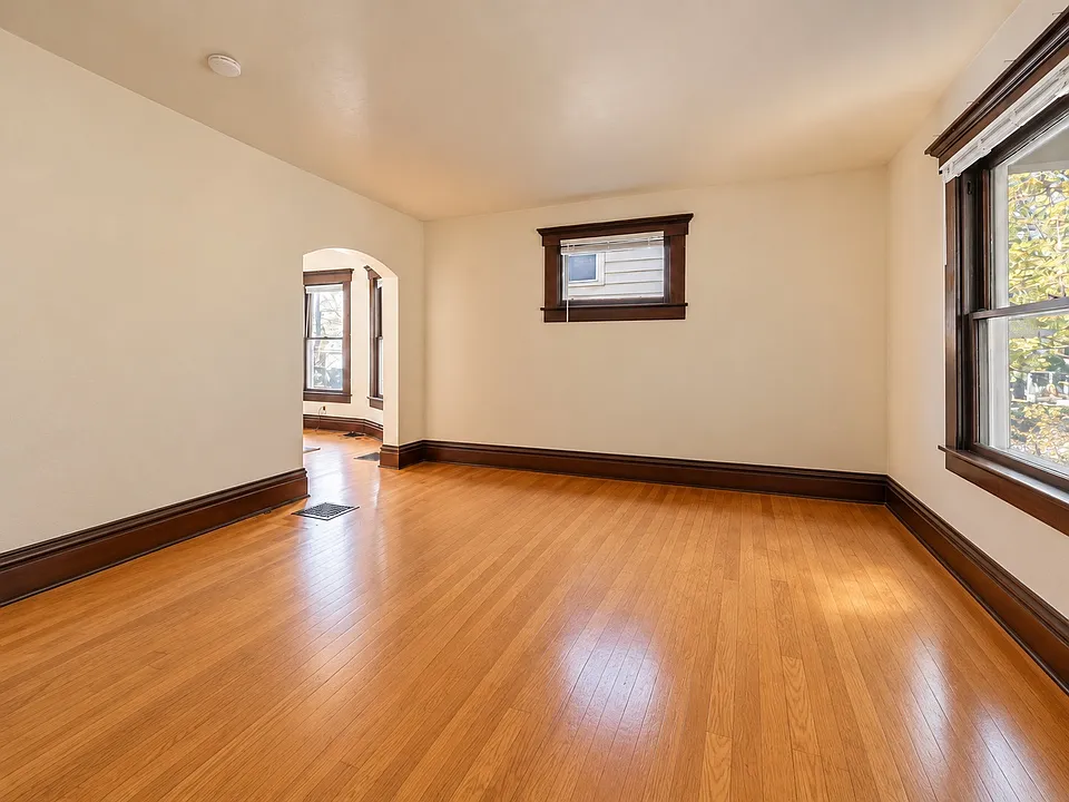 217 E Oakland Ave