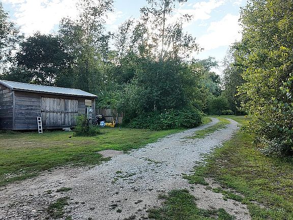 3rd image of 10 Roland Dr