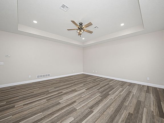 4th image of 1704 Kenneth Dr
