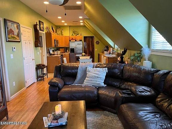 3rd image of 5163 Peavine Rd