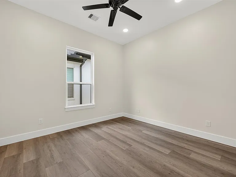 2226 Syrian St — Photo 29