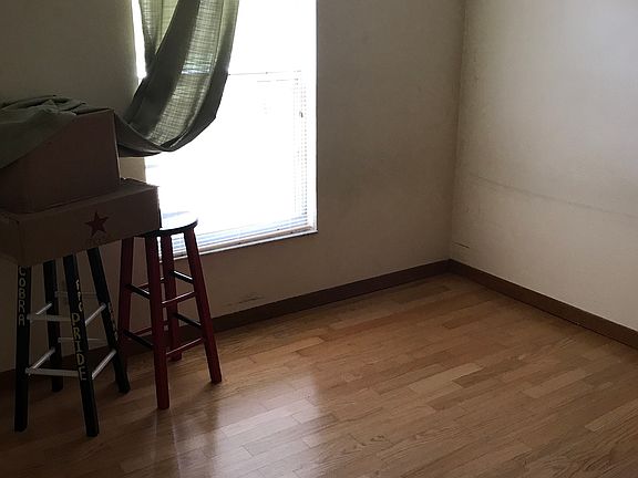 3rd image of 1440 E Euclid Ave