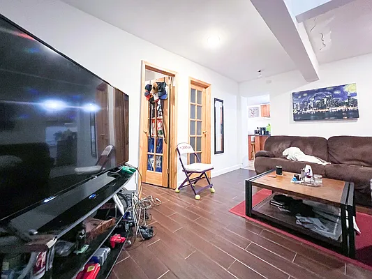 Rented by Compass | media 49