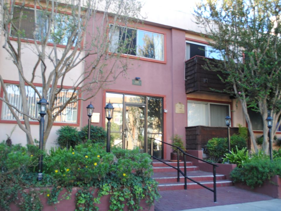 1st image of 5349 Newcastle Ave APT 70