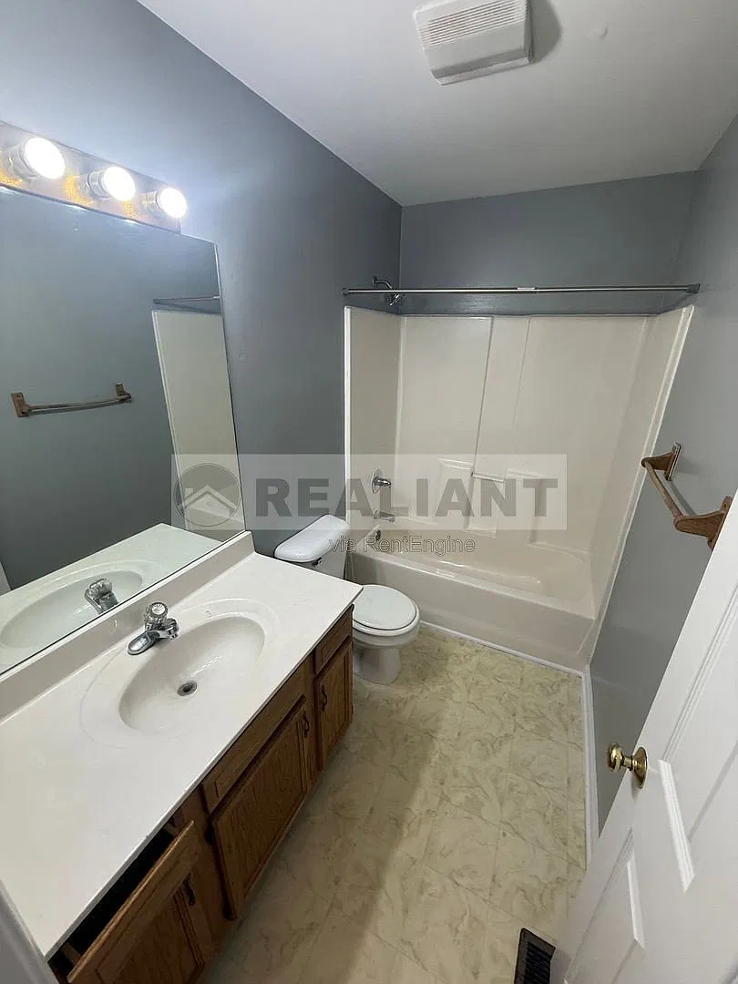 2 bed, 1.5 bath, 1050 sqft, $1,200 — Photo 3