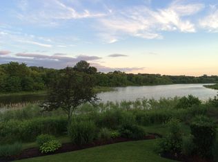 782 Waters Edge Dr, South Elgin, IL 60177