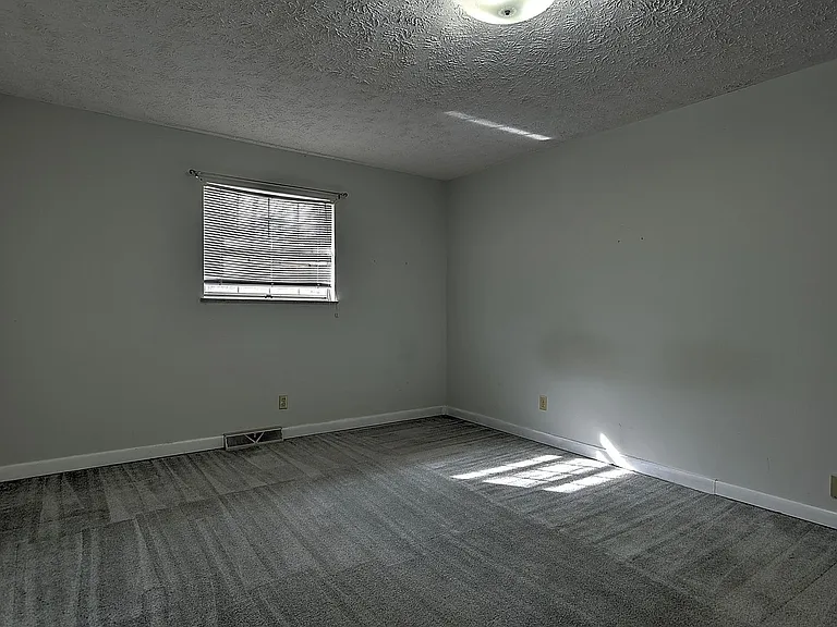 4660 Kingsport Hwy — Photo 11