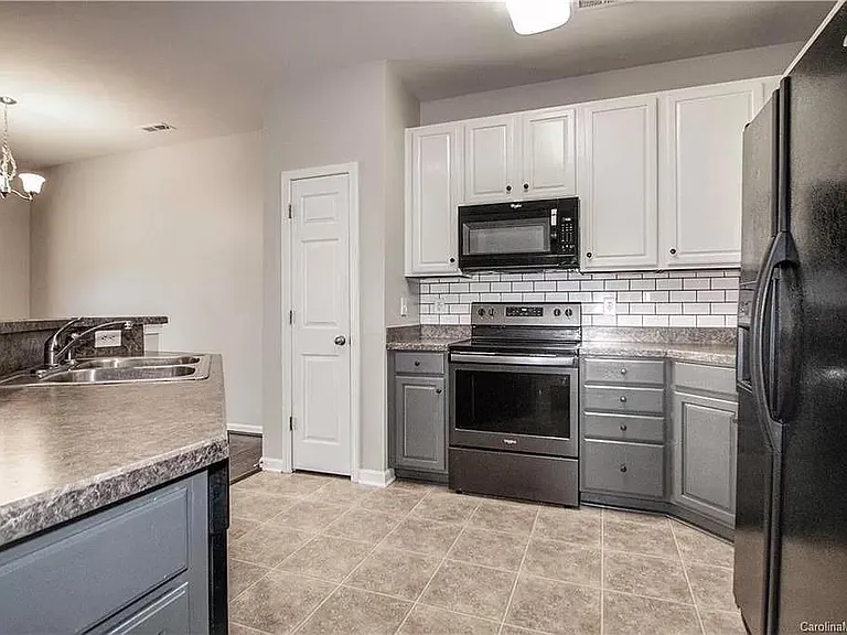 10653 Trolley Run Dr — Photo 2