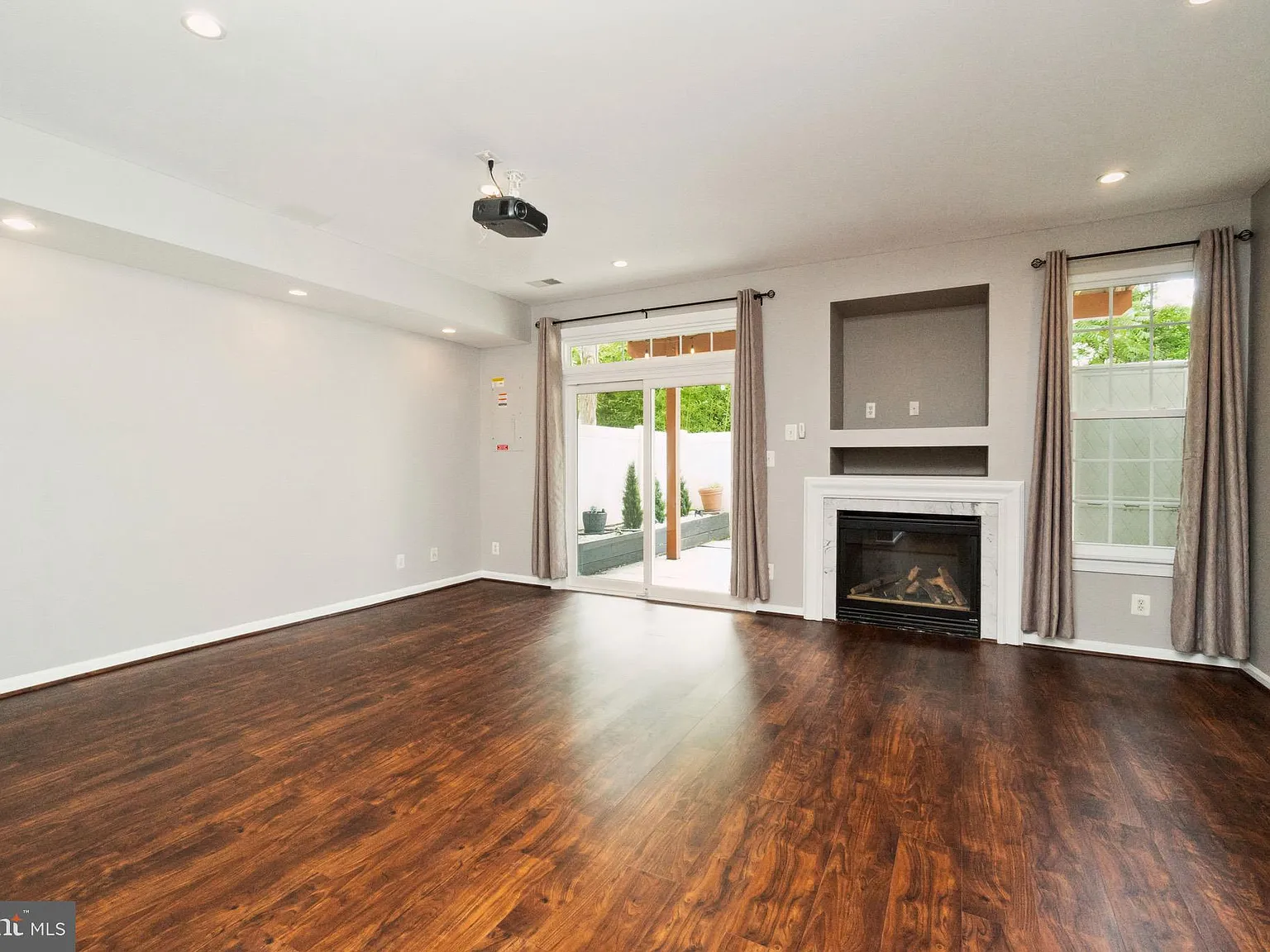 3 bed, 4.0 bath, 2292 sqft, $3,000 — Photo 4