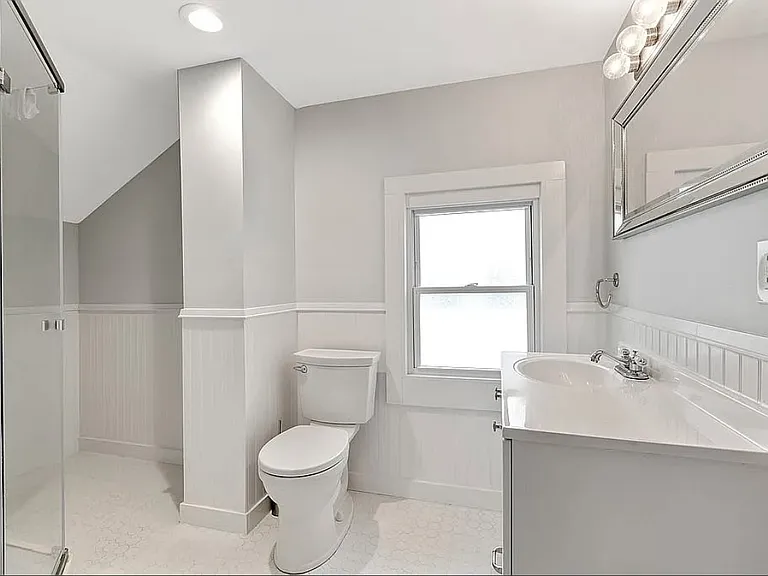 19 Rose Ave — Photo 13