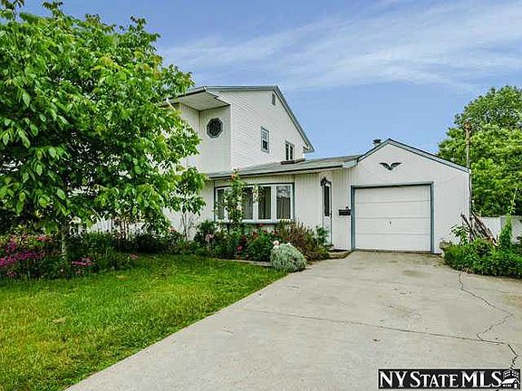 3rd image of 5 Meadow Ln