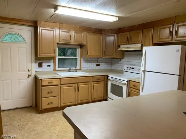 28 Northwood Dr, High Bridge Boro, NJ 08829