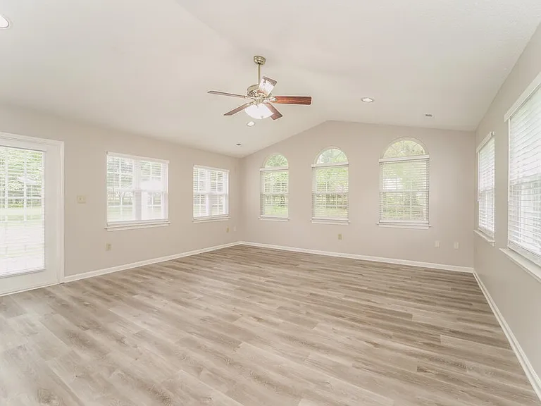 605 Bundy Cir — Photo 9