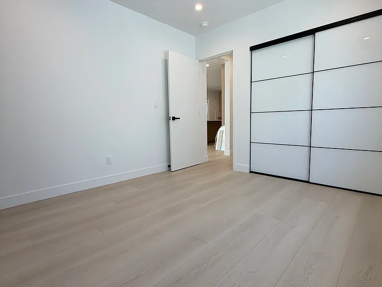 6200 Camellia Ave — Photo 17