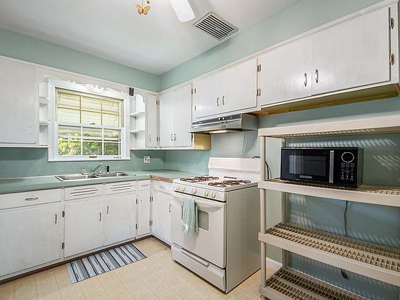 5th image of 3012 Clyde Park Ave SW