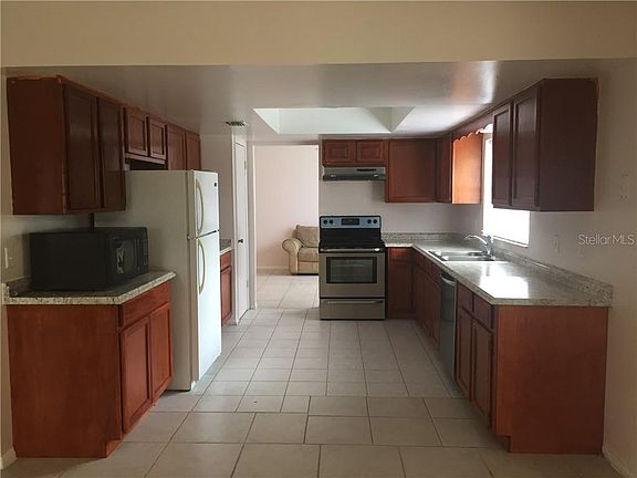 2nd image of 1084 Diaz Ct