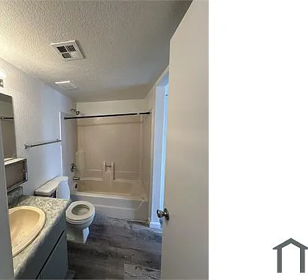 2833 E Le Marche Ave