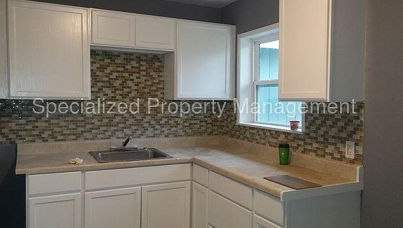 3rd image of 5204 Paris St