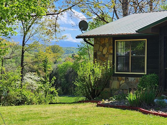 2nd image of 2444 Amanda Ln