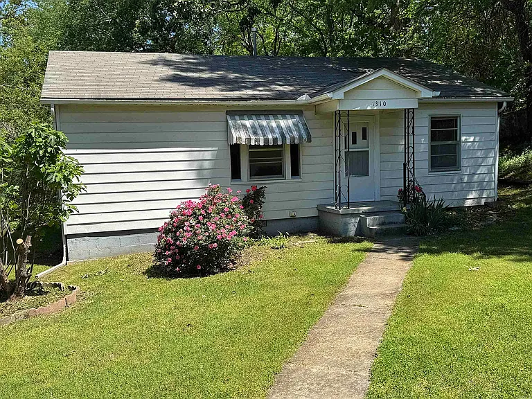 1310 W Saint Louis St — Photo 1