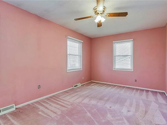 3rd image of 8115 NE 50th St