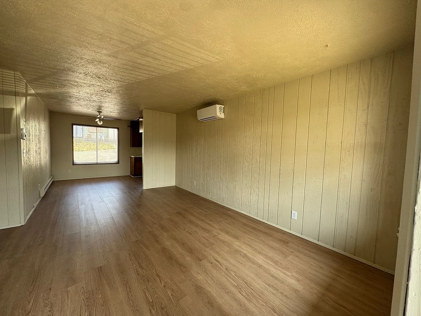 2 Bedroom Duplex with Garage — Photo 2